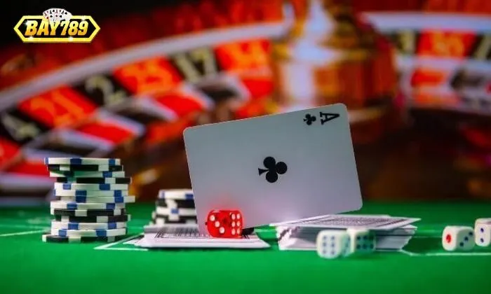 Người chơi cần phải thận trọng và suy nghĩ kỹ trước khi quyết định rút thêm bài